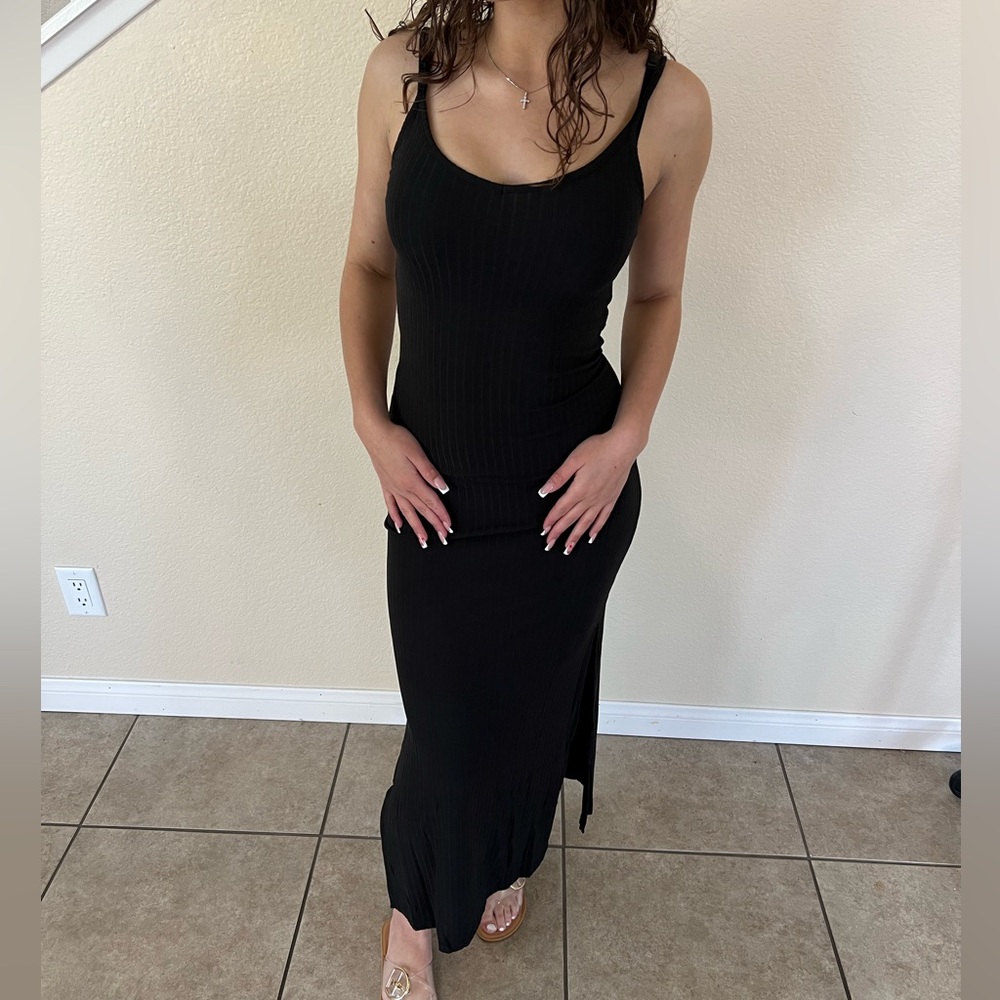 Black Ribbed Long Run Dress with Slit